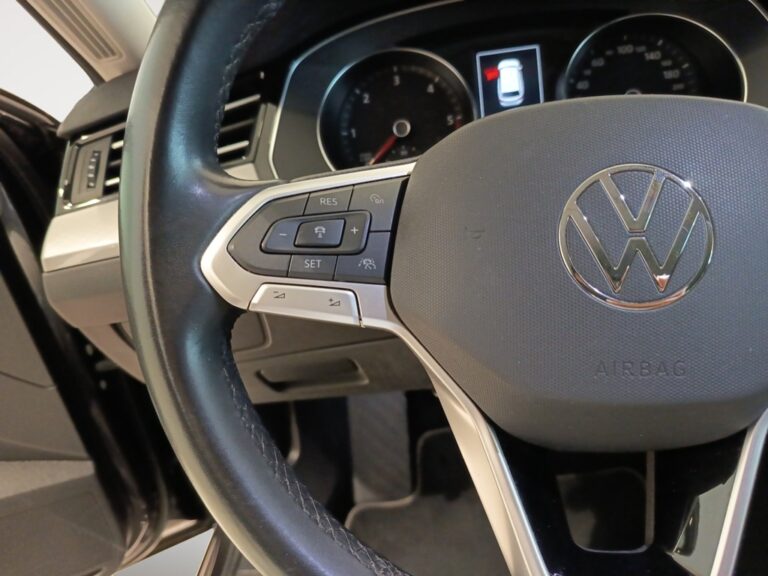 9688LZB_10_multifunction-steering-wheel-left_0_final