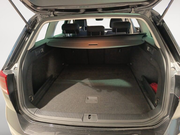 9688LZB_6_trunk-straight_0_final