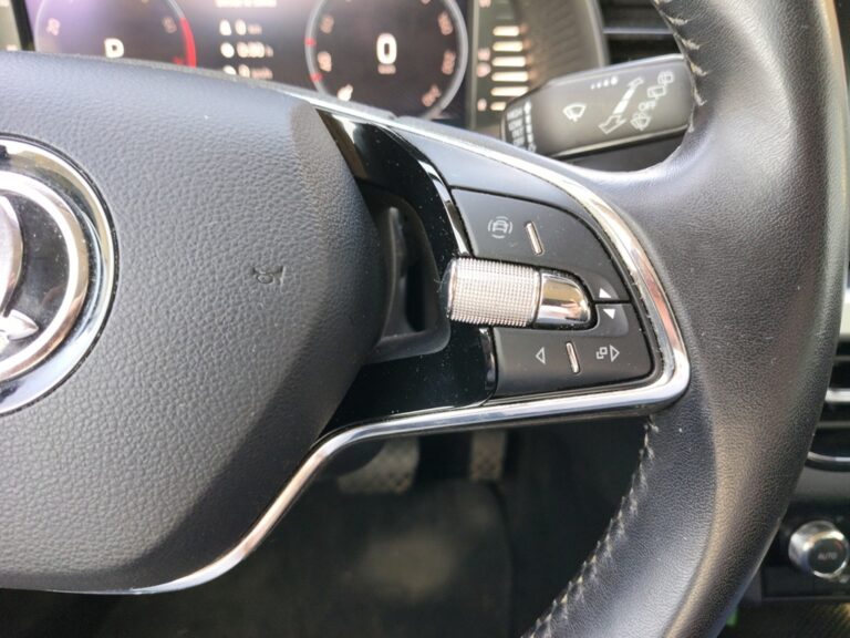 9899MFK_9_multifunction-steering-wheel-right_0_final