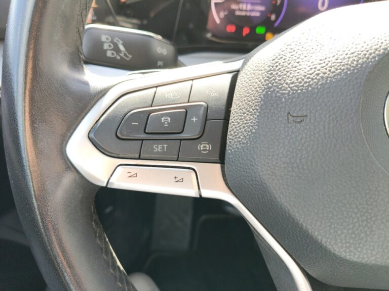 0029LWB_10_multifunction-steering-wheel-left_0_final