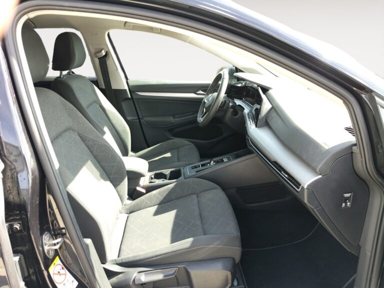 0029LWB_4_enter-codriver-driver_0_final