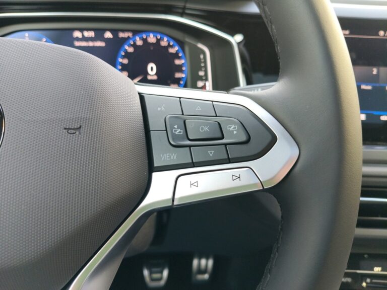 5174NMW_9_multifunction-steering-wheel-right_0_final