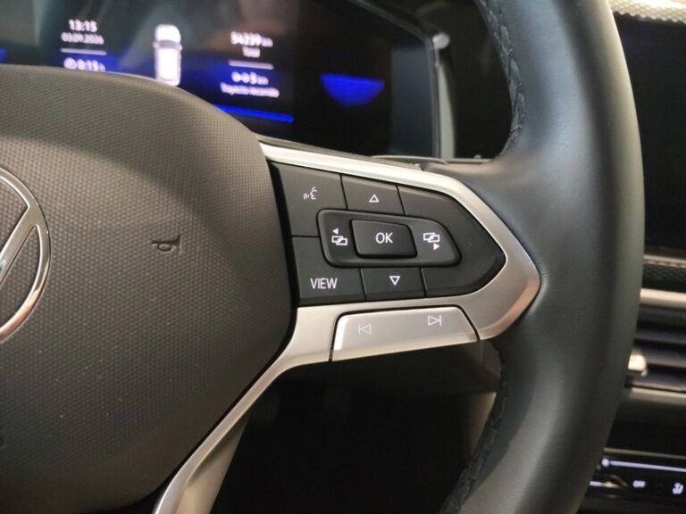 0320MJP_9_multifunction-steering-wheel-right_0_final
