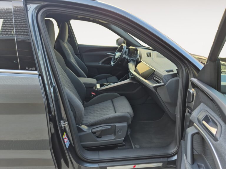 2038NFZ_7_enter-codriver-driver_0_final