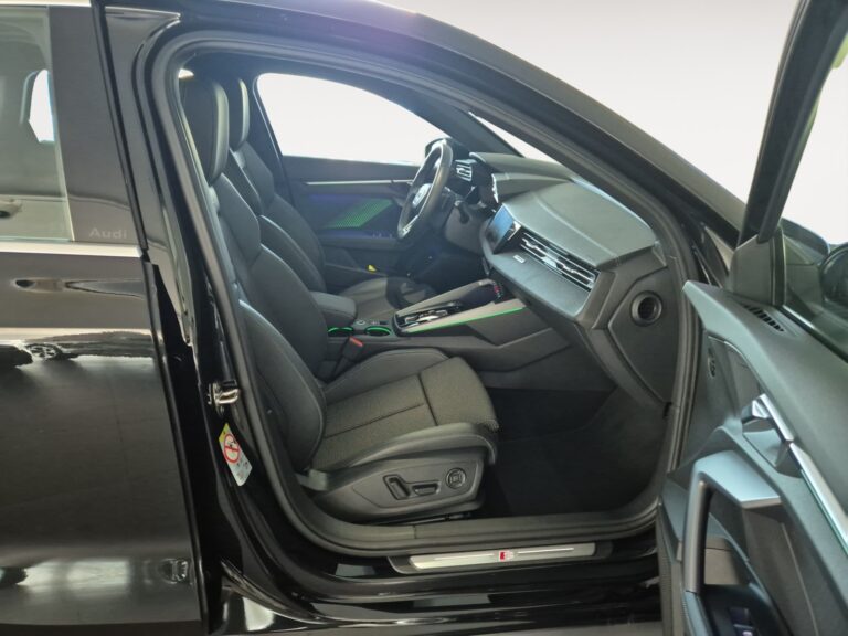 2461MVR_7_enter-codriver-driver_0_final