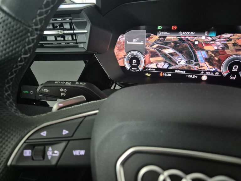 2569MZK_13_multifunction-steering-wheel-left_0_final