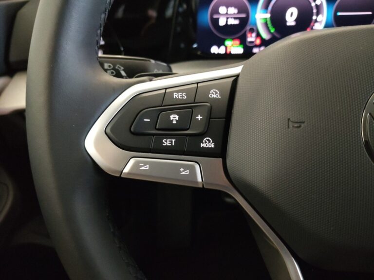 6795NKV_10_multifunction-steering-wheel-left_0_final