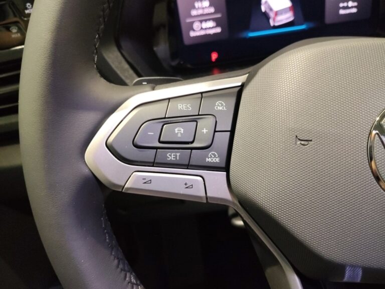 7753NMV_10_multifunction-steering-wheel-left_0_final