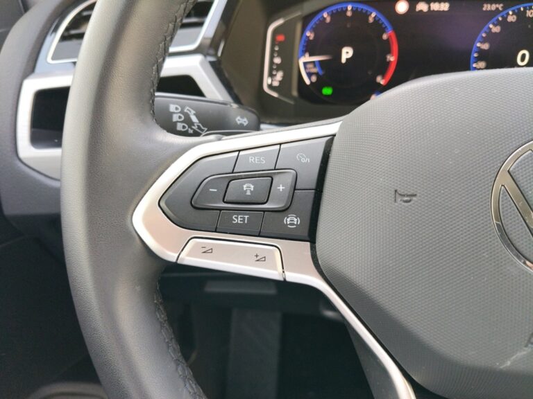 8634NCS_10_multifunction-steering-wheel-left_0_final