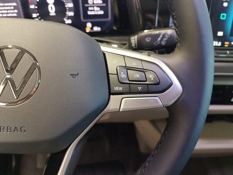 0737NRP_9_multifunction-steering-wheel-right_0_final