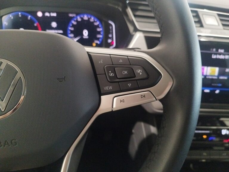 2384MZM_9_multifunction-steering-wheel-right_0_final