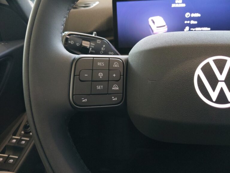 2991NRP_10_multifunction-steering-wheel-left_0_final