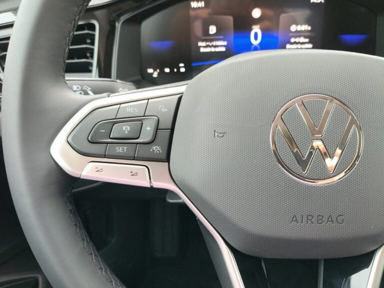 3429NMW_10_multifunction-steering-wheel-left_0_final