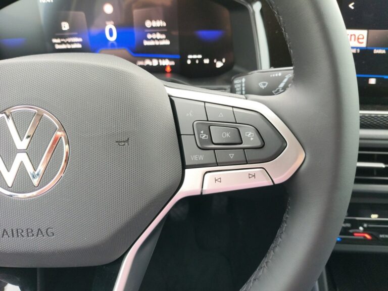3429NMW_9_multifunction-steering-wheel-right_0_final