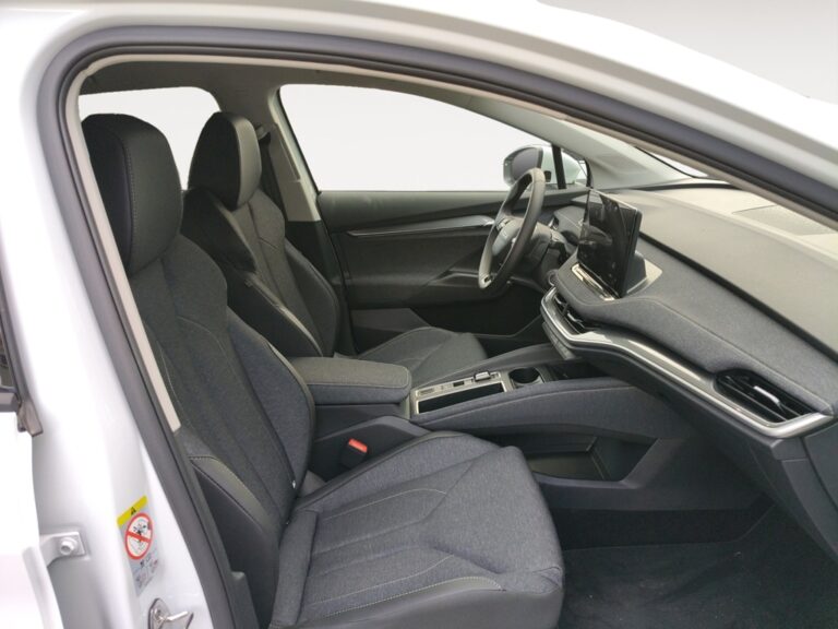 4418NPP_4_enter-codriver-driver_0_final