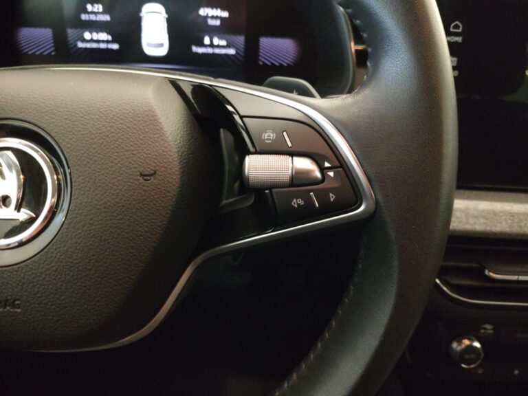 4430MRC_9_multifunction-steering-wheel-right_0_final