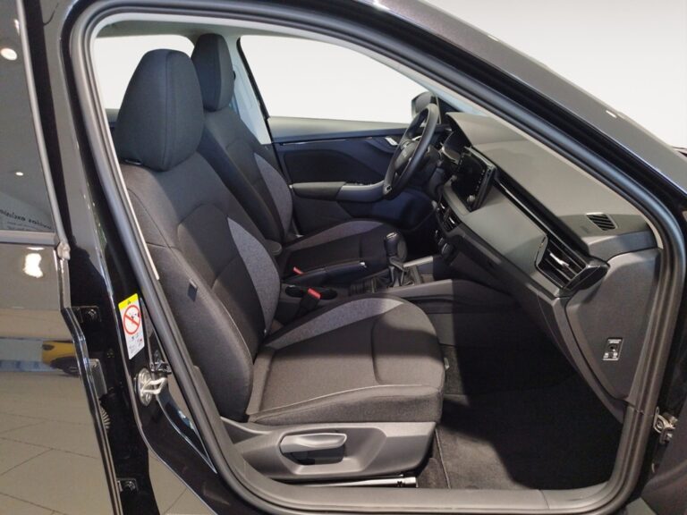 4810NPT_4_enter-codriver-driver_0_final