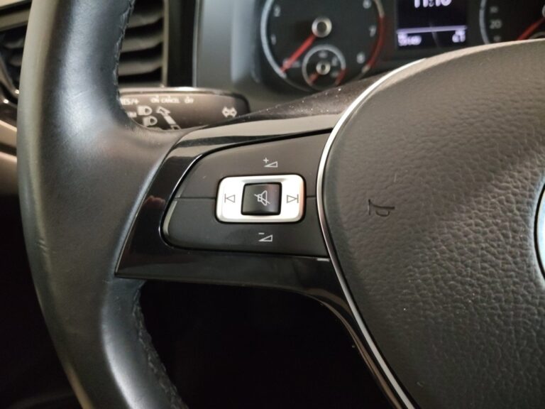 6556LPB_10_multifunction-steering-wheel-left_0_final