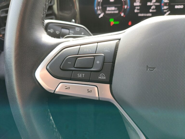 7951MVN_10_multifunction-steering-wheel-left_0_final
