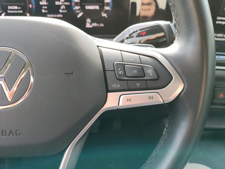 7951MVN_9_multifunction-steering-wheel-right_0_final