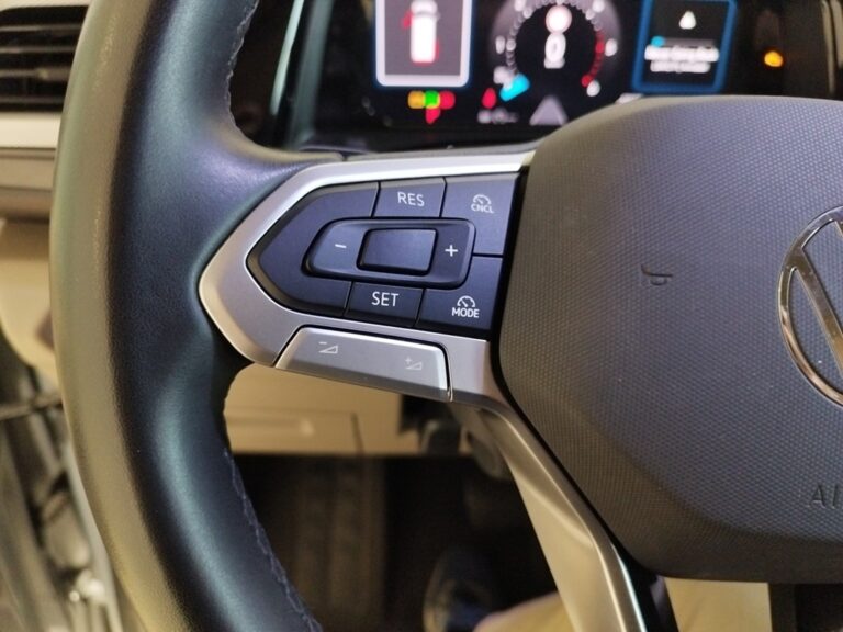 E1796NBB_10_multifunction-steering-wheel-left_0_final